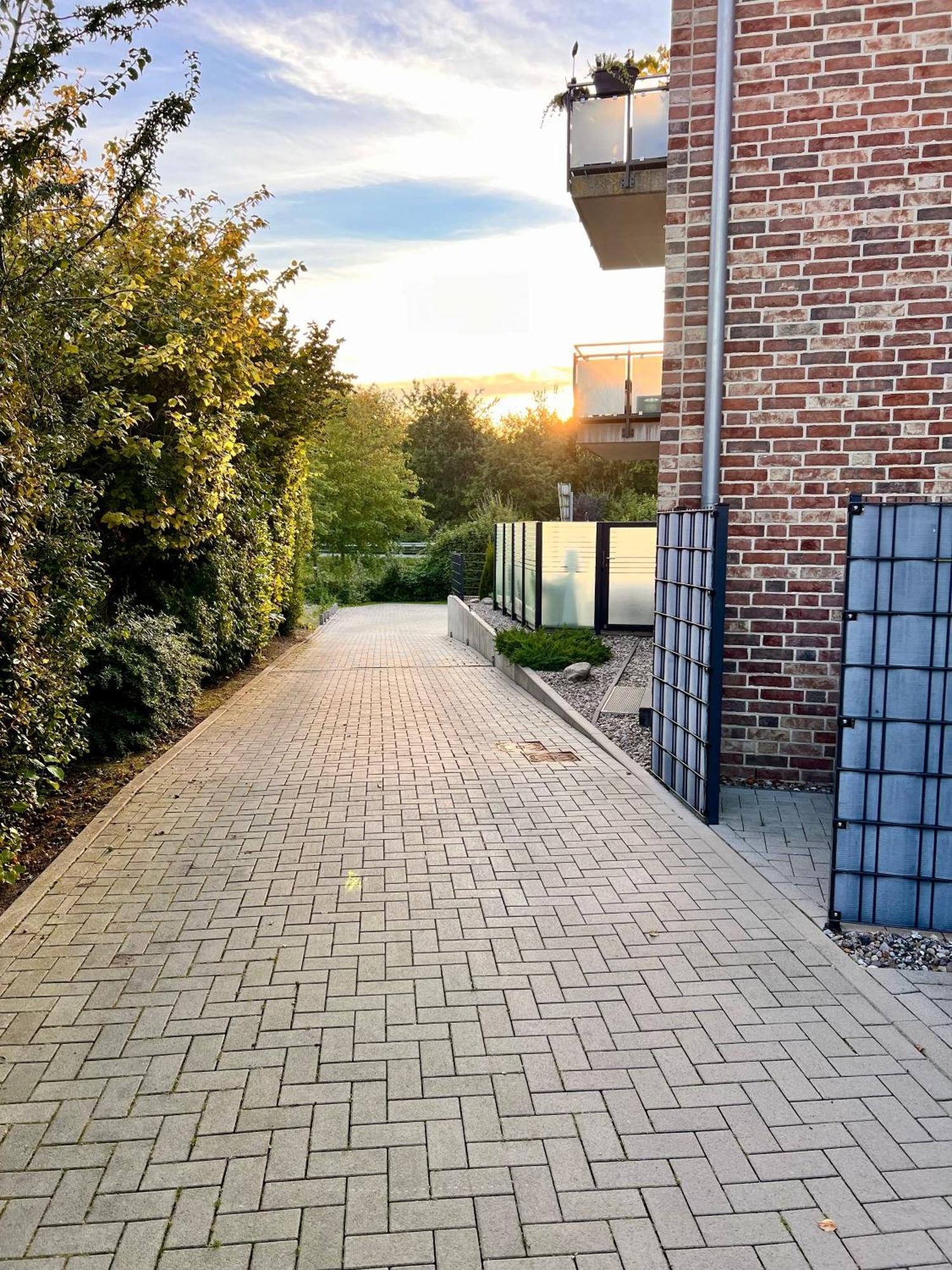 Kleine Auszeit -- Inklusive Parkplatz & Wifi, Geschirrspueler, Waschmaschine & Terrasse Mit Strandkorb -- Perfekt Fuer Urlaub & Business Scharbeutz Exterior photo